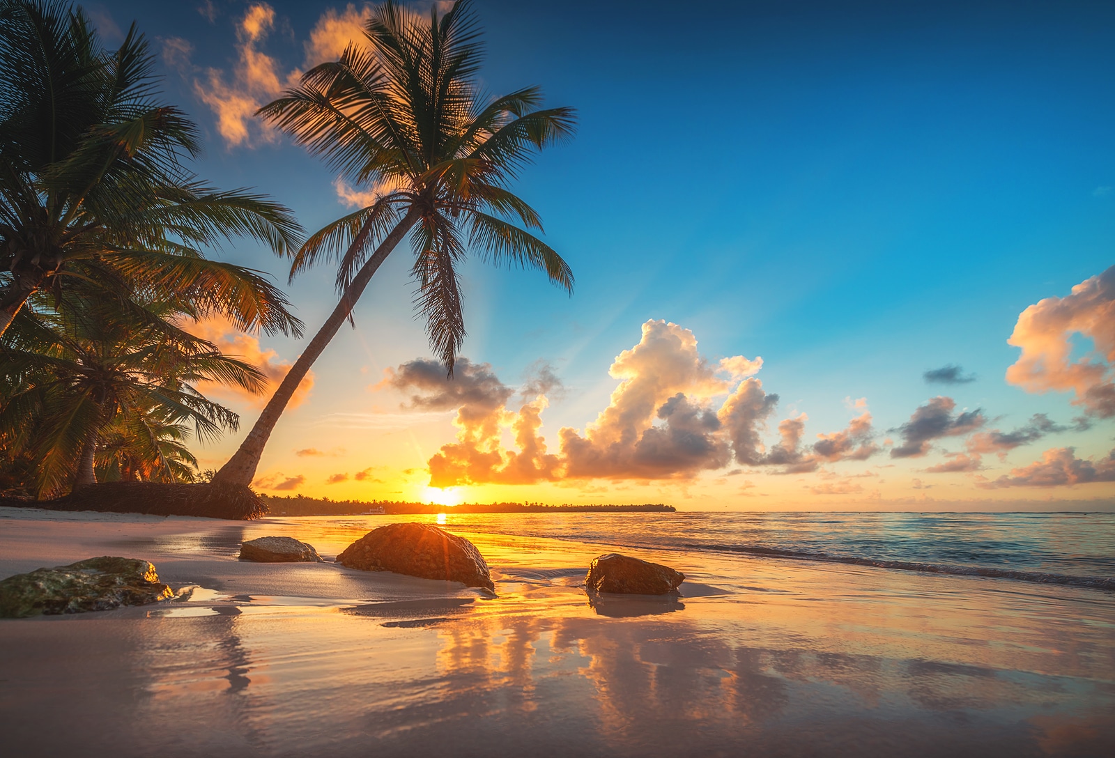 Tropical beach and caribbean sea in Punta Cana, Astuto Travel